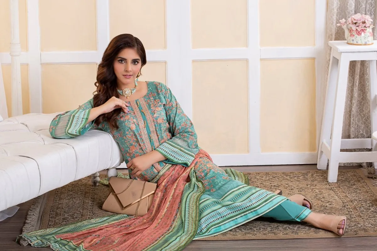 Munira Lawn 3 Piece Pakistani Suit MUN567